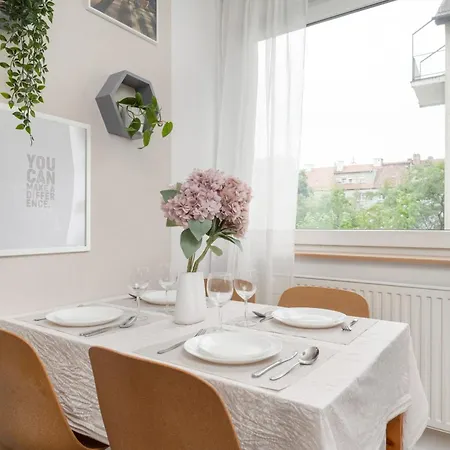 Przestronny Apartament Z Balkonem I Sypialnia By Renters Appartement *