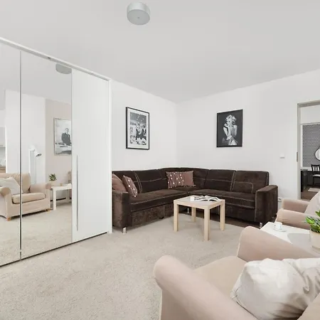 Przestronny Apartament Z Balkonem I Sypialnia By Renters Appartement