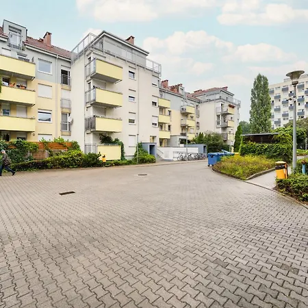 Przestronny Apartament Z Balkonem I Sypialnia By Renters Appartement Wrocław